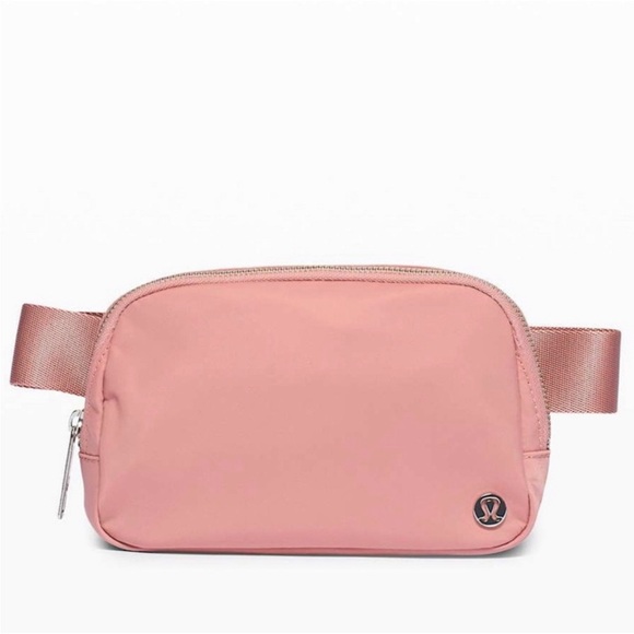 Lululemon Everywhere Belt Bag NWT - Picture 2 of 11